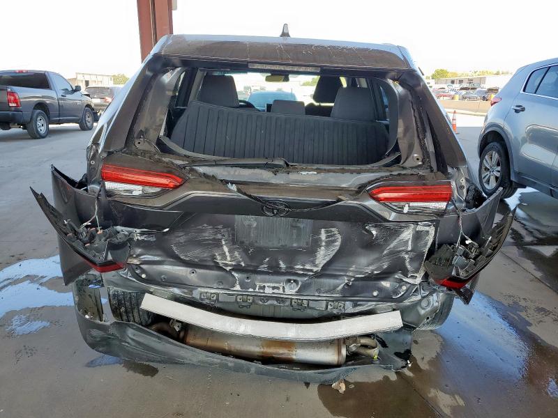 2T3H1RFVXRW321866 - 2024 TOYOTA RAV4 LE 灰色 照片 6