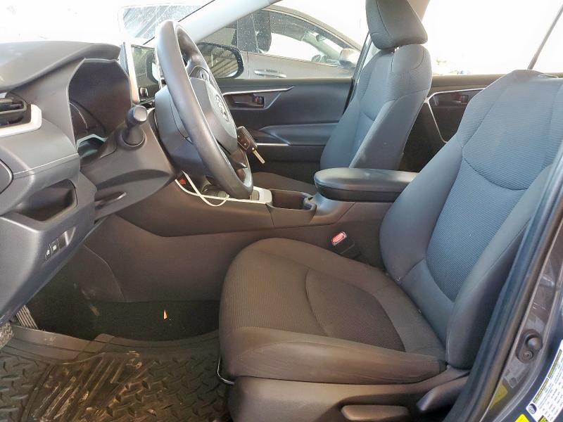 2T3H1RFVXRW321866 - 2024 TOYOTA RAV4 LE 灰色 照片 7