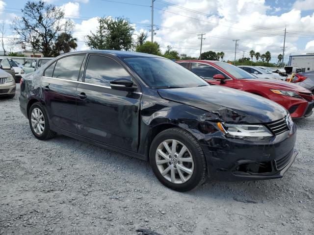 3VWDX7AJ5DM312019 - 2013 VOLKSWAGEN JETTA SE 黑色 照片 4