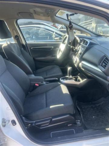 3HGGK5H46JM704023 - 2018 HONDA FIT LX WHITE photo 5