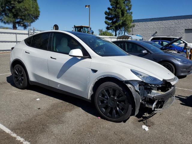 5YJYGAEE2MF157531 - 2021 TESLA MODEL Y WHITE photo 4