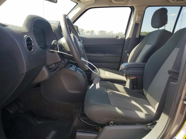 1C4NJRBB7ED751912 - 2014 JEEP PATRIOT SPORT رمادي صورة 7