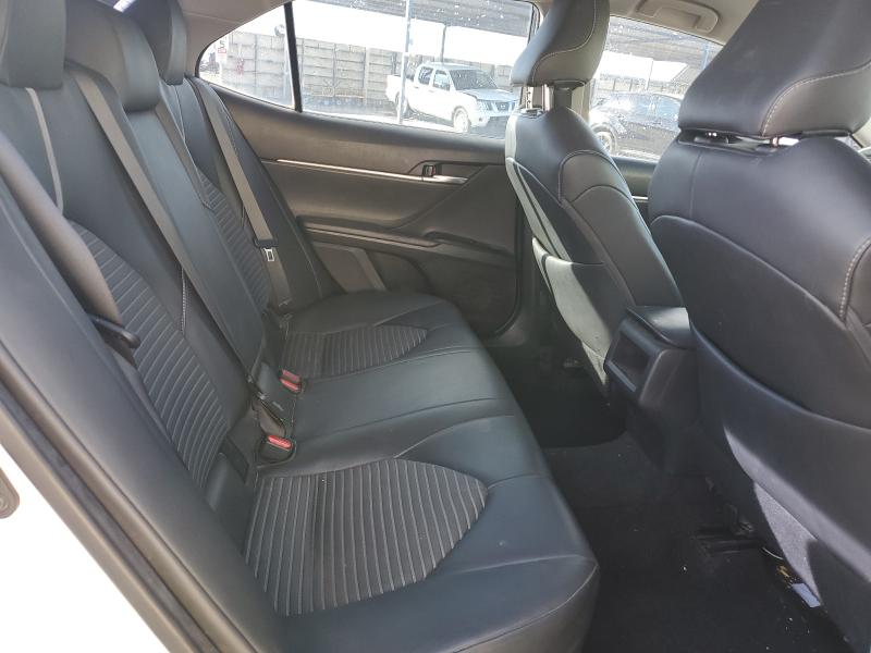 4T1B11HK5JU594852 - 2018 TOYOTA CAMRY L თეთრი ფოტო 10