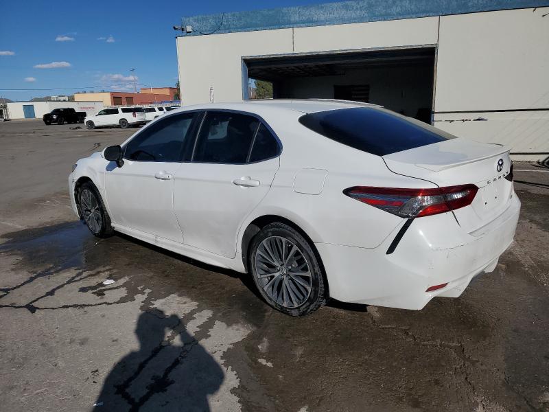 4T1B11HK5JU594852 - 2018 TOYOTA CAMRY L თეთრი ფოტო 2