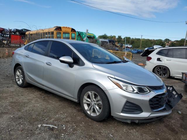 1G1BC5SM9K7151919 - 2019 CHEVROLET CRUZE LS Srebrny zdjęcie 4