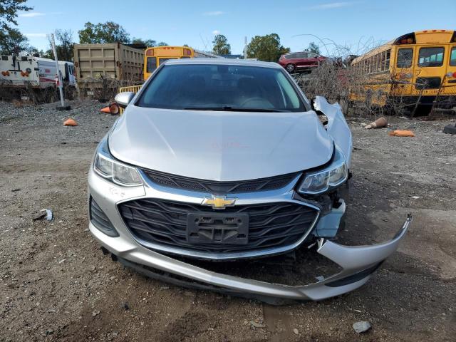 1G1BC5SM9K7151919 - 2019 CHEVROLET CRUZE LS Srebrny zdjęcie 5