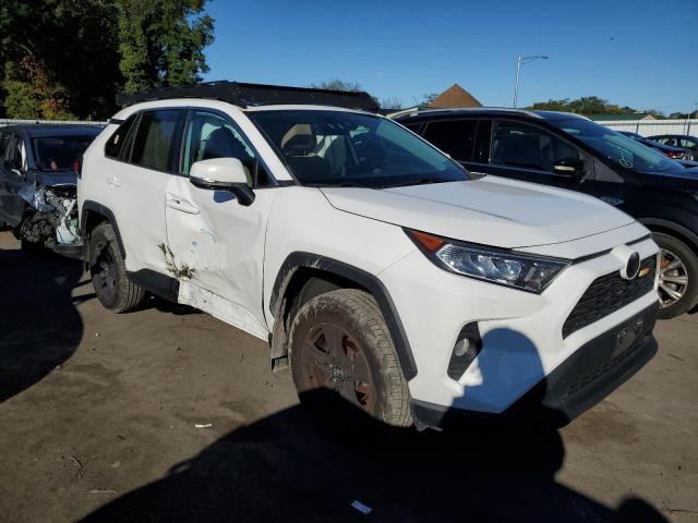 2T3P1RFV1MC155842 - 2021 TOYOTA RAV4 XLE თეთრი ფოტო 4