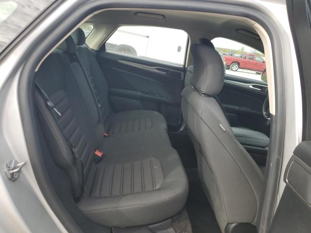 3FA6P0HD7JR256382 - 2018 FORD FUSION SE Argent photo 10