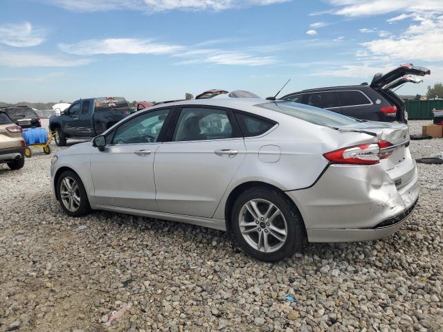 3FA6P0HD7JR256382 - 2018 FORD FUSION SE Argent photo 2