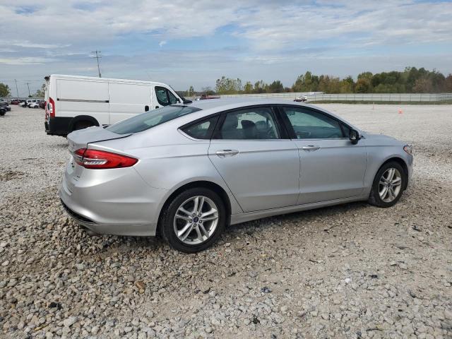 3FA6P0HD7JR256382 - 2018 FORD FUSION SE Argent photo 3