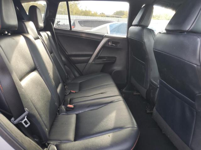 2T3JFREV3HW682679 - 2017 TOYOTA RAV4 SE 银色 照片 11