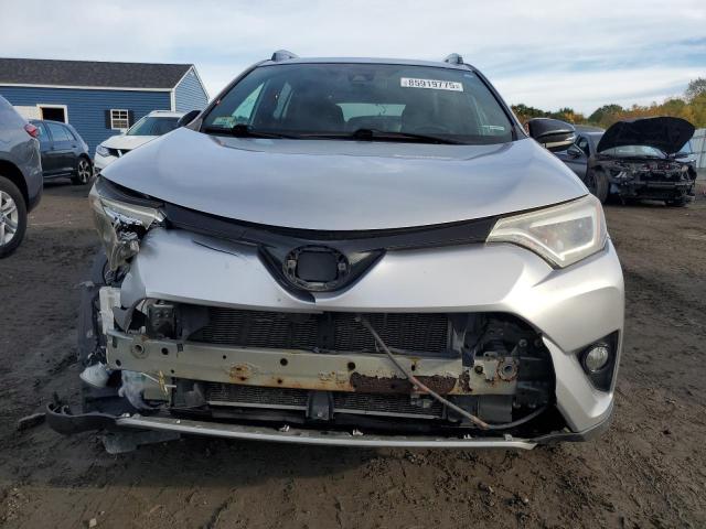 2T3JFREV3HW682679 - 2017 TOYOTA RAV4 SE 银色 照片 5