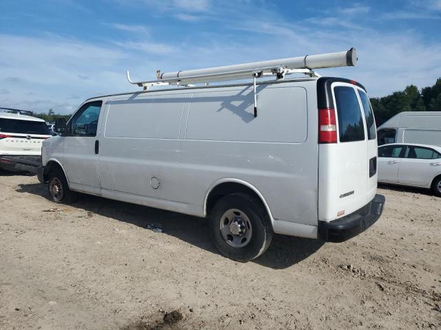 1GCWGGBA7D1141104 - 2013 CHEVROLET EXPRESS G2 WHITE photo 2