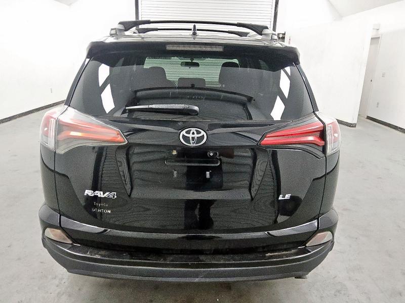 2T3ZFREV2GW251798 - 2016 TOYOTA RAV4 LE Qara foto 6