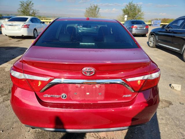 4T1BK1FK2FU557622 - 2015 TOYOTA CAMRY XSE RED photo 6