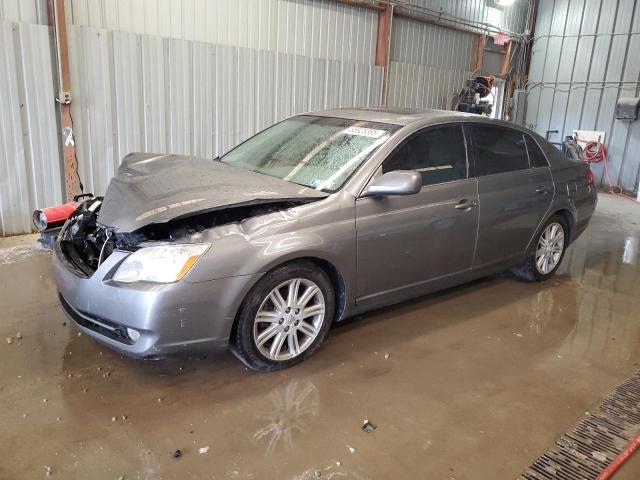 2005 TOYOTA AVALON XL, 