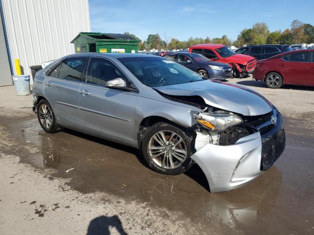 4T1BF1FK7HU686513 - 2017 TOYOTA CAMRY LE 银色 照片 4