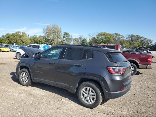 3C4NJCAB7JT319159 - 2018 JEEP COMPASS SPORT Серый фото 2