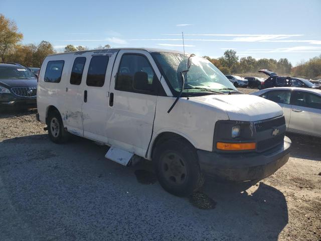 1GCFG15X081104494 - 2008 CHEVROLET EXPRESS G1 WHITE photo 4