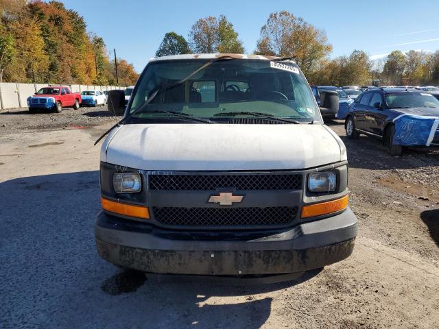 1GCFG15X081104494 - 2008 CHEVROLET EXPRESS G1 WHITE photo 5