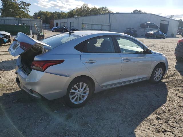 3KPC24A34JE030747 - 2018 HYUNDAI ACCENT SE SILVER photo 3