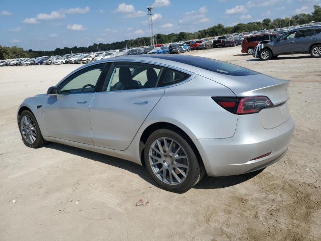 5YJ3E1EA2JF037494 - 2018 TESLA MODEL 3 ვერცხლისფერი ფოტო 2