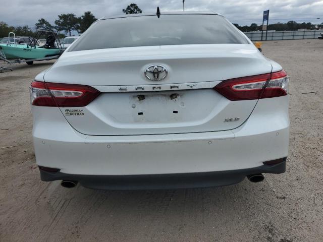 4T1BZ1HKXJU012365 - 2018 TOYOTA CAMRY XSE WHITE photo 6