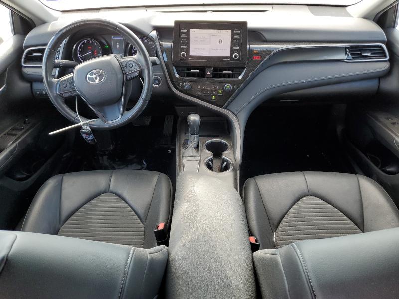 4T1T11AK8NU058689 - 2022 TOYOTA CAMRY SE Qırmızı foto 8