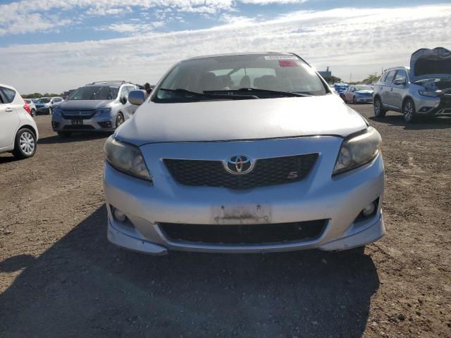 1NXBU40E99Z054821 - 2009 TOYOTA COROLLA BASE فضي صورة 5
