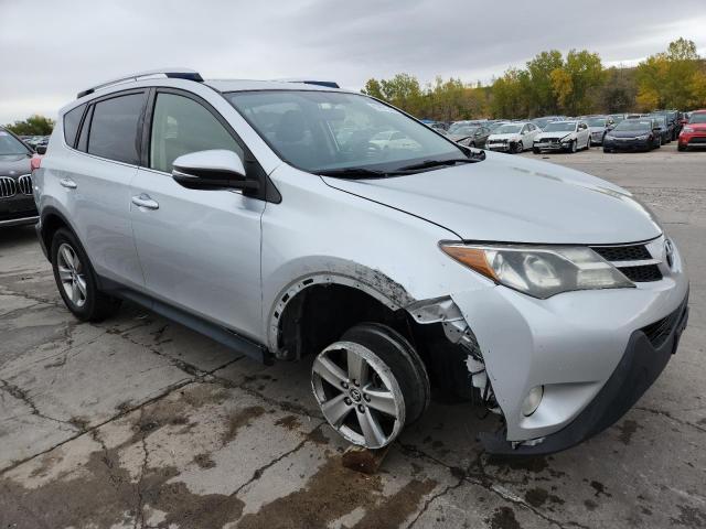JTMRFREV5FD153005 - 2015 TOYOTA RAV4 XLE 银色 照片 4