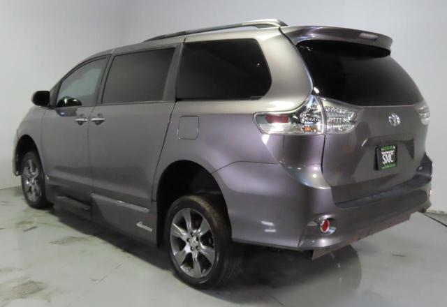 5TDXK3DC5FS642718 - 2015 TOYOTA SIENNA SPORT GRAY photo 4