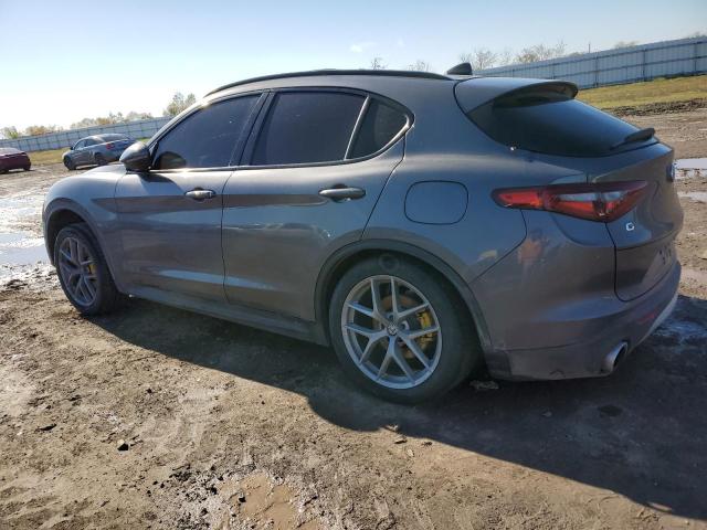 ZASFAKNN7J7B98695 - 2018 ALFA ROMEO STELVIO TI SPORT GRAY photo 2