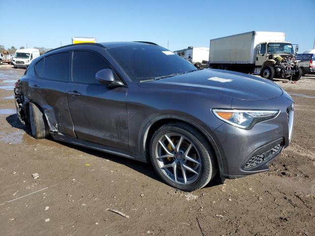ZASFAKNN7J7B98695 - 2018 ALFA ROMEO STELVIO TI SPORT GRAY photo 4