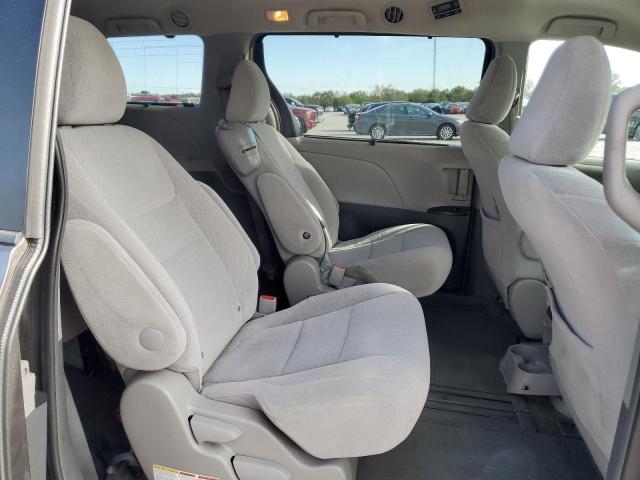 5TDKK3DC0GS748053 - 2016 TOYOTA SIENNA LE WHITE photo 11