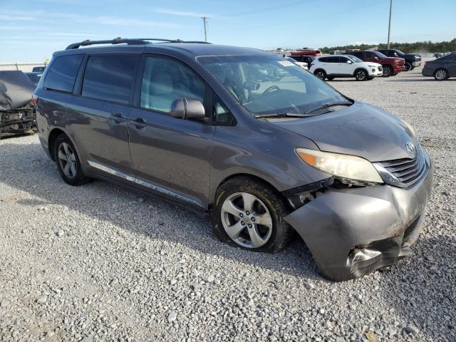 5TDKK3DC0GS748053 - 2016 TOYOTA SIENNA LE WHITE photo 4