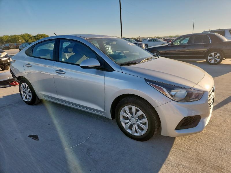 3KPC24A69LE123034 - 2020 HYUNDAI ACCENT SE ვერცხლისფერი ფოტო 4