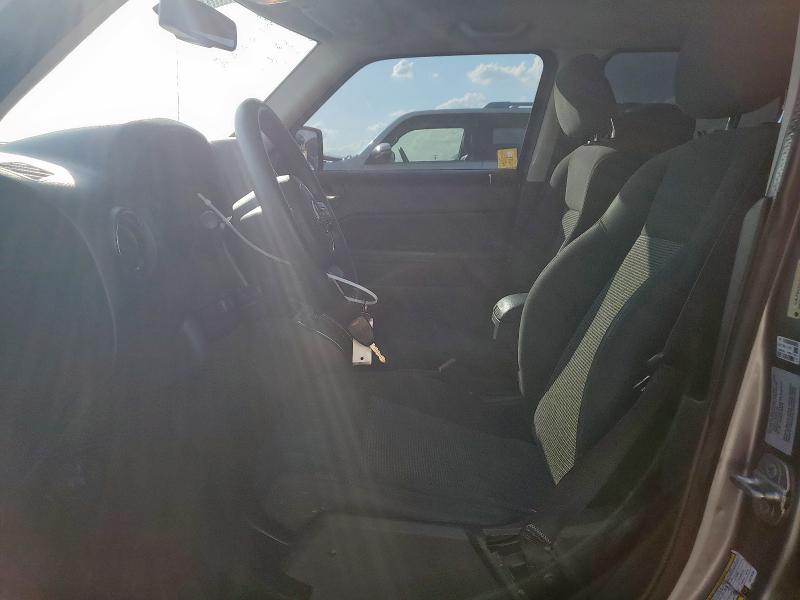 1C4NJPBA2FD178236 - 2015 JEEP PATRIOT SPORT SILVER photo 7