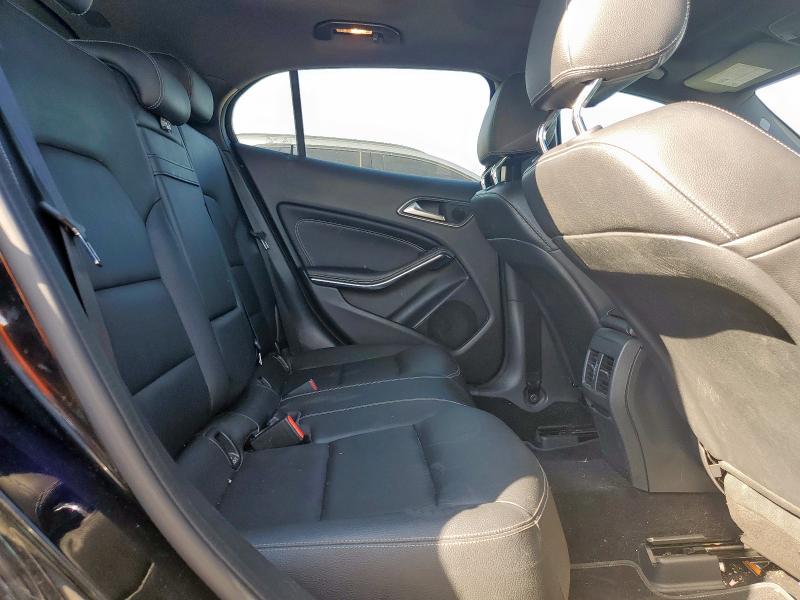 WDCTG4EB9LU021320 - 2020 MERCEDES-BENZ GLA 250 შავი ფოტო 11