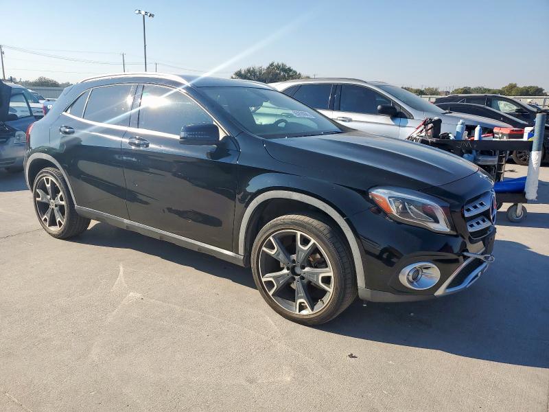 WDCTG4EB9LU021320 - 2020 MERCEDES-BENZ GLA 250 შავი ფოტო 4