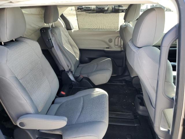 5TDKRKEC1PS172784 - 2023 TOYOTA SIENNA LE 灰色 照片 11