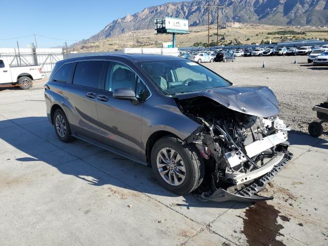 5TDKRKEC1PS172784 - 2023 TOYOTA SIENNA LE 灰色 照片 4