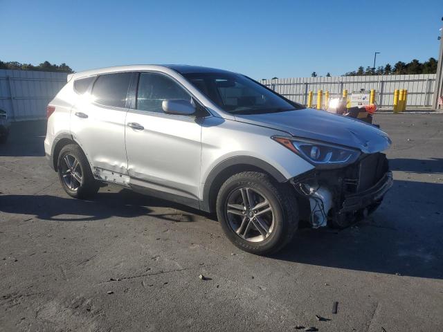 5XYZTDLBXHG438405 - 2017 HYUNDAI SANTA FE S SILVER photo 4