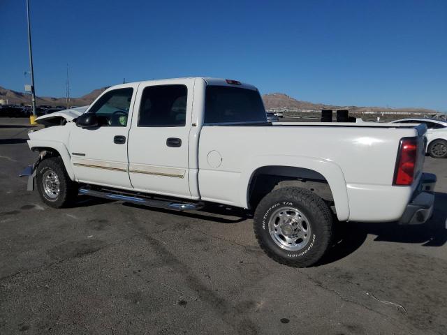 1GCHC23U55F820552 - 2005 CHEVROLET SILVERADO C2500 HEAVY DUTY WHITE photo 2