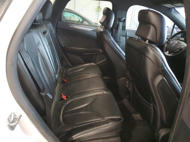 5LMCJ2C95HUL56263 - 2017 LINCOLN MKC SELECT WHITE photo 11