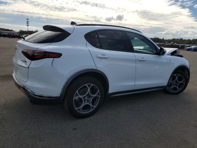 ZASPAKBN0P7D55274 - 2023 ALFA ROMEO STELVIO TI თეთრი ფოტო 3