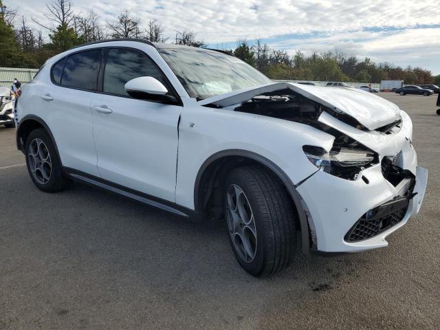 ZASPAKBN0P7D55274 - 2023 ALFA ROMEO STELVIO TI თეთრი ფოტო 4