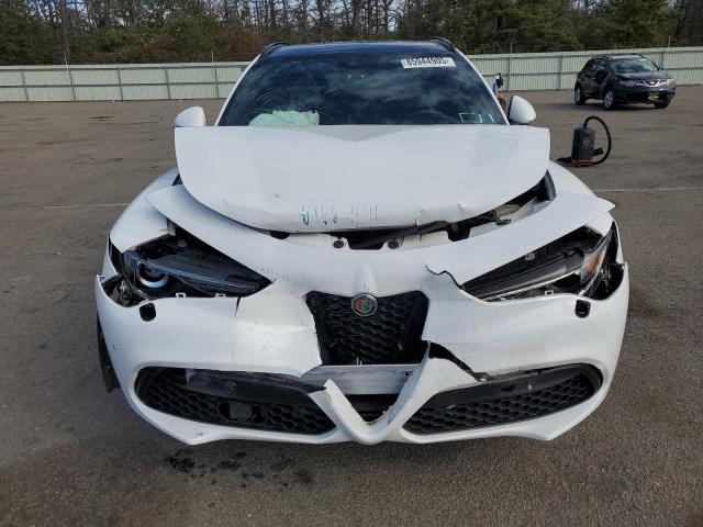 ZASPAKBN0P7D55274 - 2023 ALFA ROMEO STELVIO TI თეთრი ფოტო 5