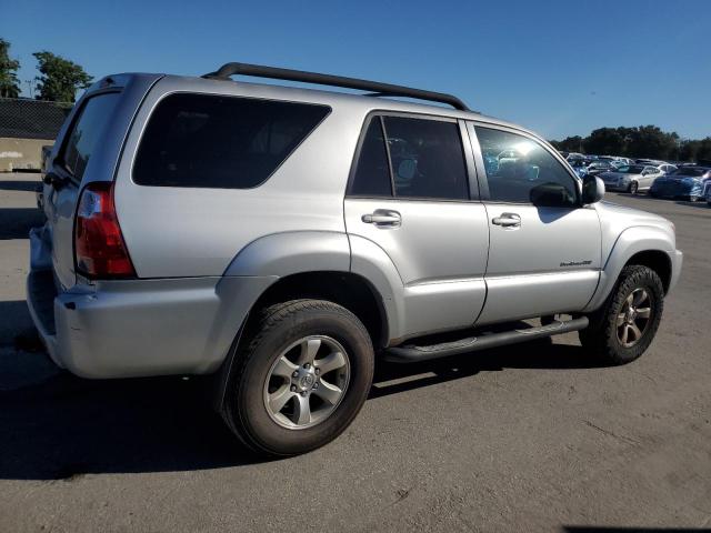 JTEBU14R068073385 - 2006 TOYOTA 4RUNNER SR5 فضي صورة 3