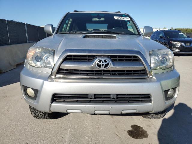 JTEBU14R068073385 - 2006 TOYOTA 4RUNNER SR5 فضي صورة 5