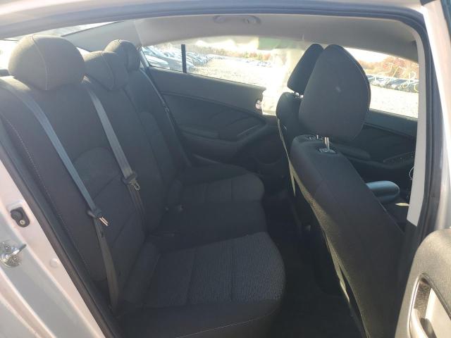 3KPFK4A79JE275723 - 2018 KIA FORTE LX 灰色 照片 10